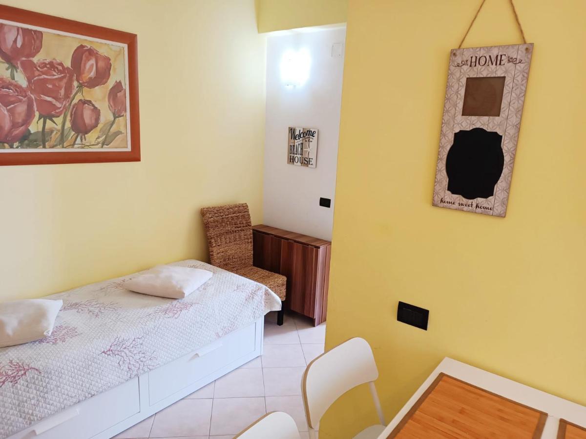 Raffaello Beach Apartment - 50 M From The Sea - Wifi Савона Екстериор снимка