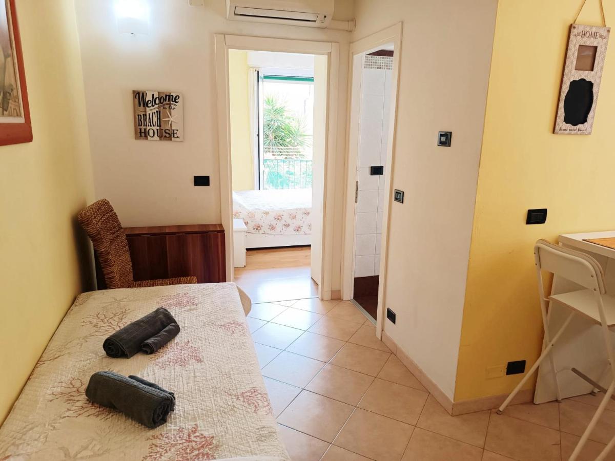 Raffaello Beach Apartment - 50 M From The Sea - Wifi Савона Екстериор снимка