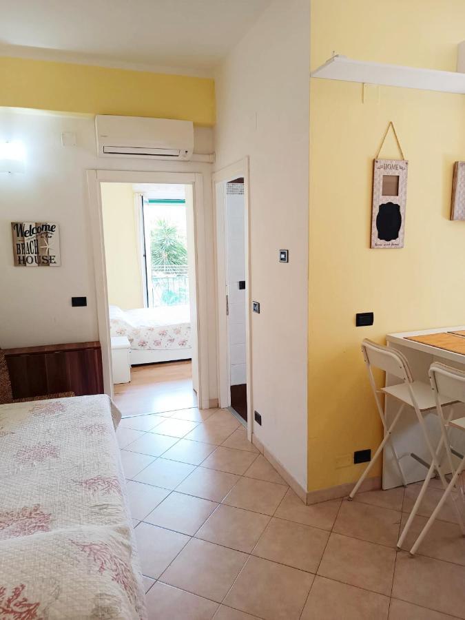 Raffaello Beach Apartment - 50 M From The Sea - Wifi Савона Екстериор снимка