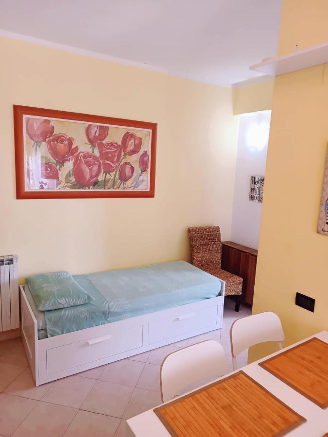 Raffaello Beach Apartment - 50 M From The Sea - Wifi Савона Екстериор снимка