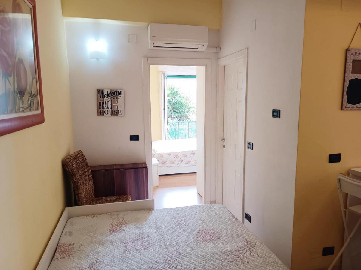 Raffaello Beach Apartment - 50 M From The Sea - Wifi Савона Екстериор снимка