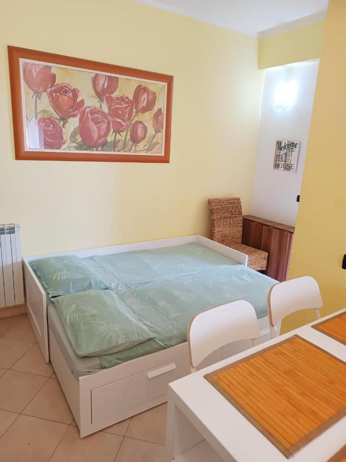 Raffaello Beach Apartment - 50 M From The Sea - Wifi Савона Екстериор снимка