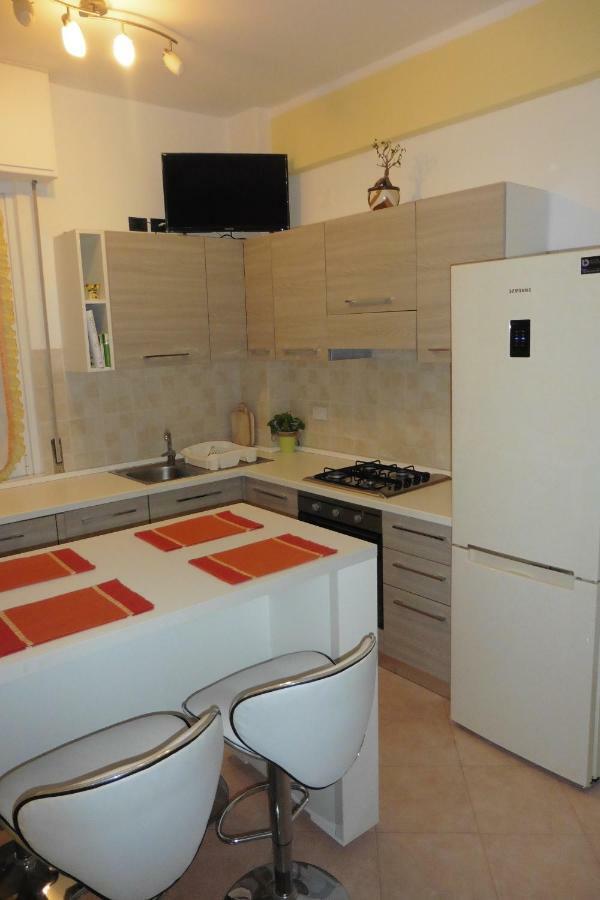 Raffaello Beach Apartment - 50 M From The Sea - Wifi Савона Екстериор снимка