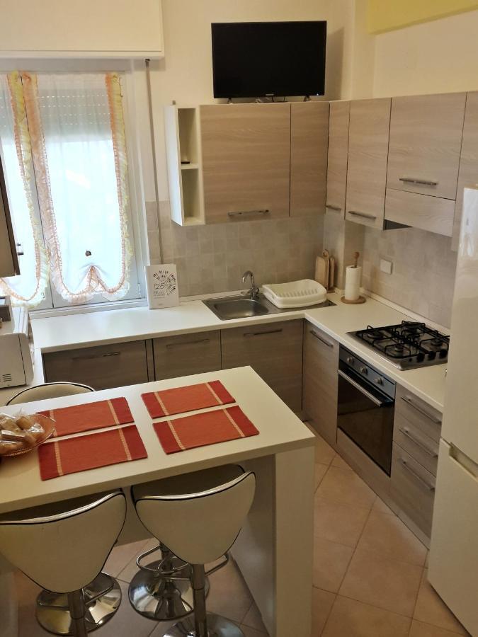 Raffaello Beach Apartment - 50 M From The Sea - Wifi Савона Екстериор снимка