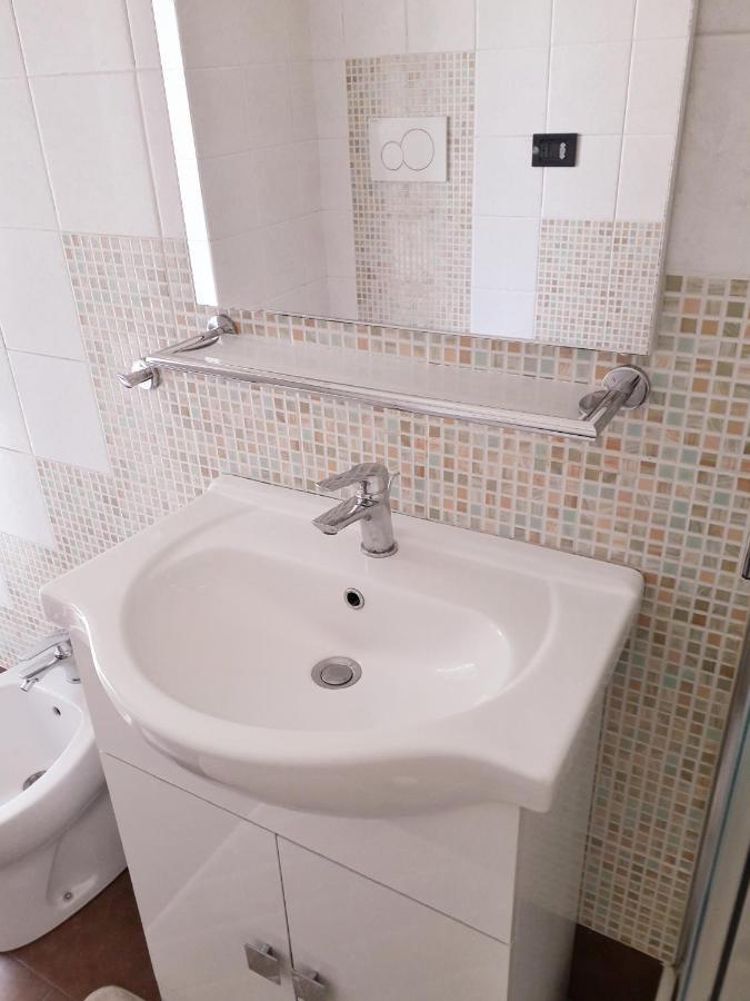 Raffaello Beach Apartment - 50 M From The Sea - Wifi Савона Екстериор снимка